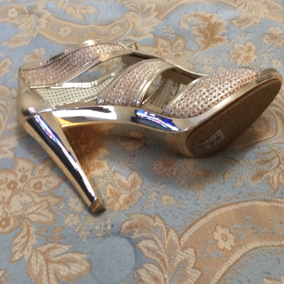 Women’s shoes - Picture 4 of 5